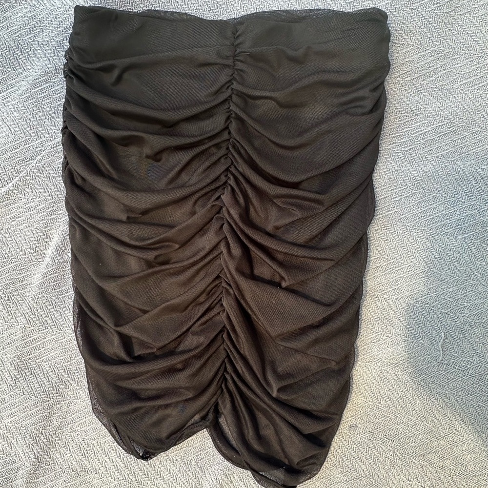 Mesh rushed mini skirt